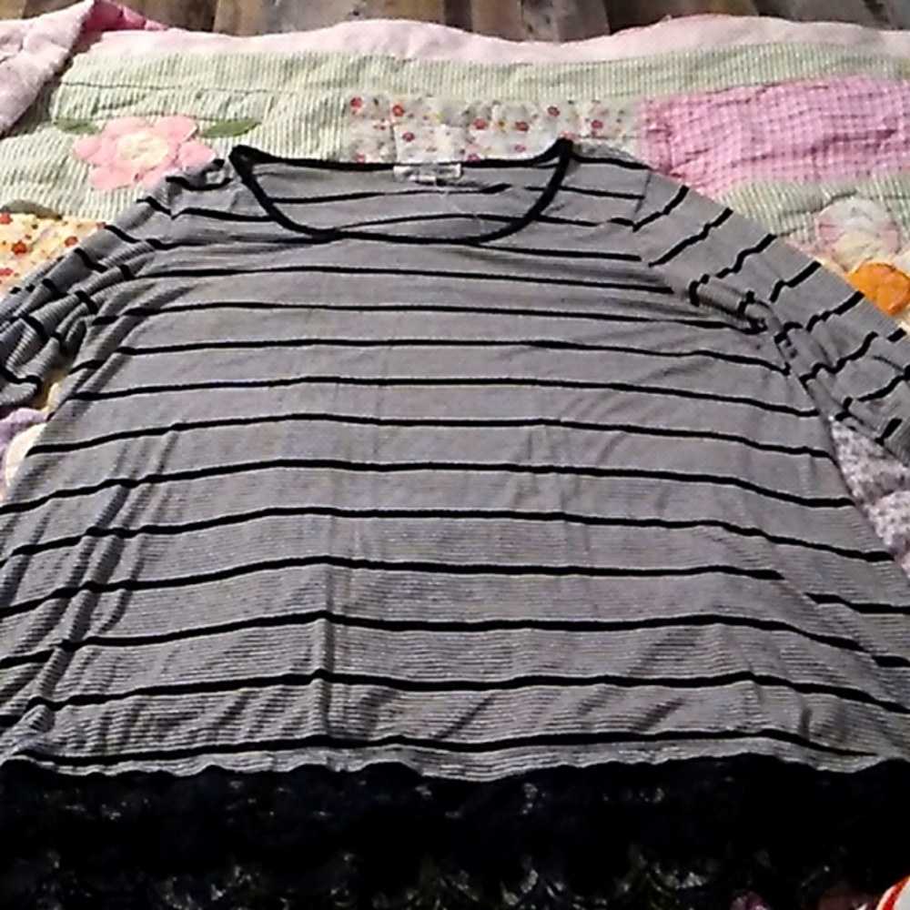 Black and white striped extra large tshirt